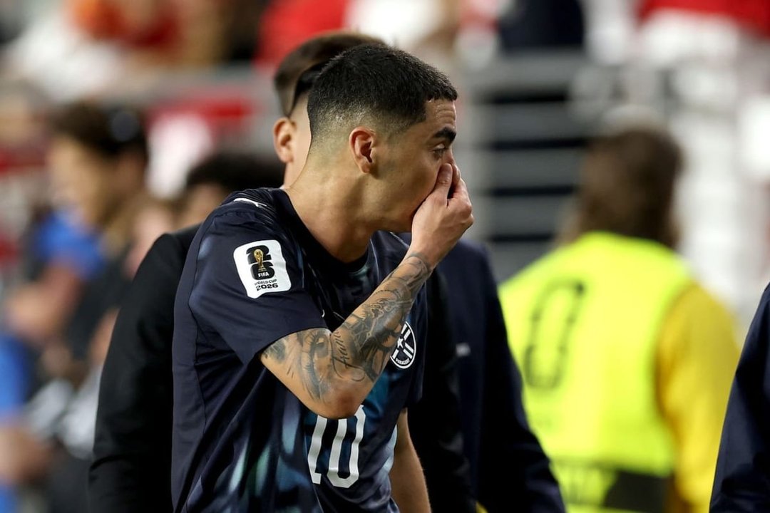 Almirón hizo historia en el Mundial: protagonizó las dos primeras sanciones de las nuevas reglas de la FIFA thumbnail