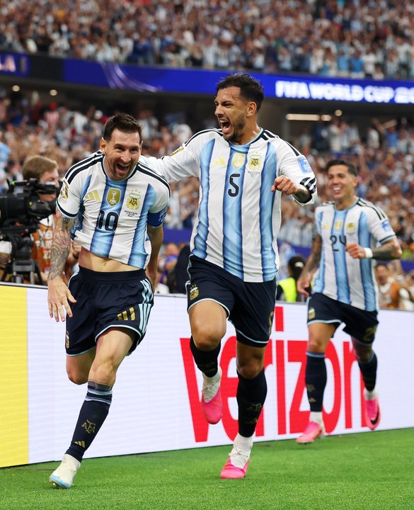 Paredes se deshizo en elogios para Messi: Nos sigue sorprendiendo todos los días thumbnail