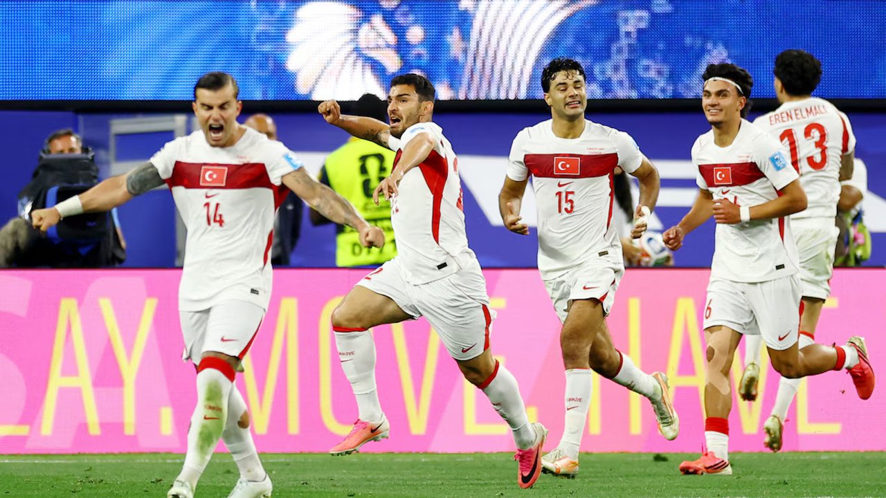 Turquía se despidió con la frente en alto y le ganó un partidazo a Estados Unidos thumbnail