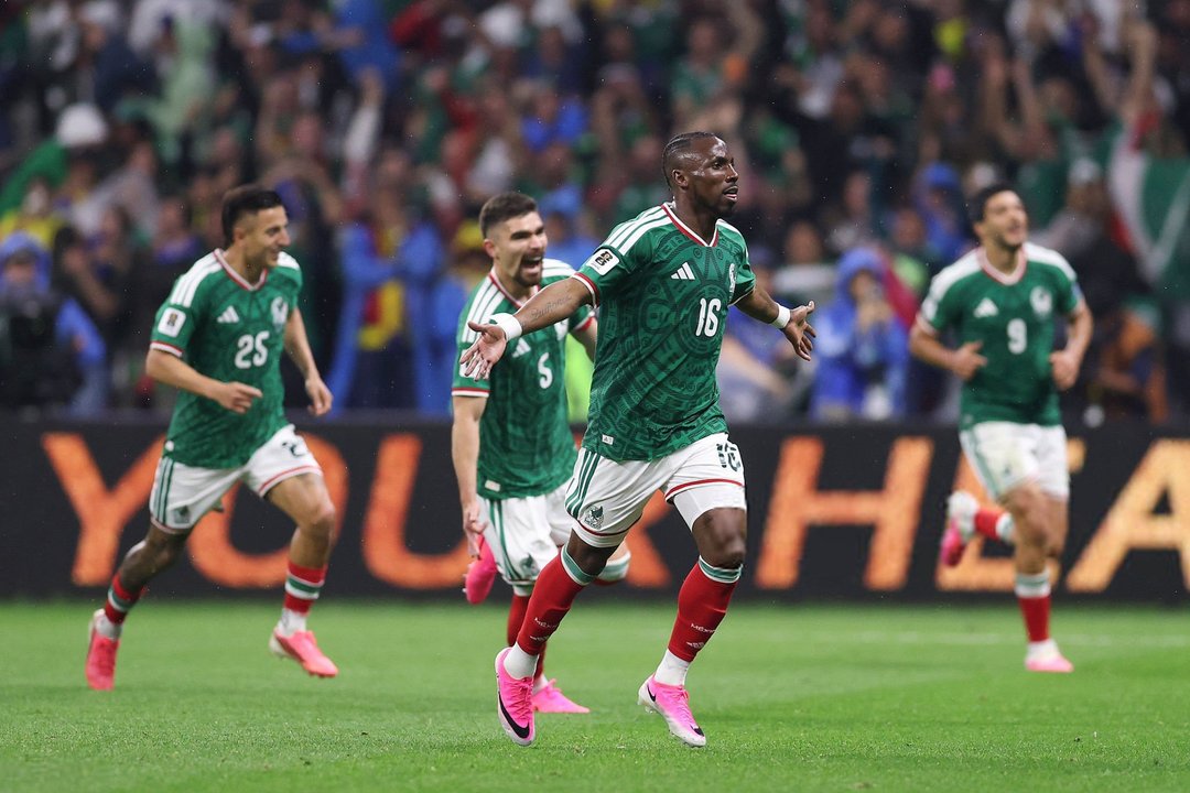 México fue superior a Ecuador, lo derrotó en el Azteca y sigue a paso firme en el Mundial thumbnail