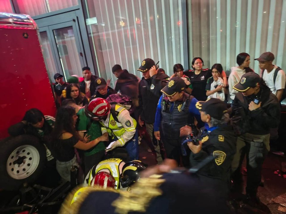 Al menos tres muertos en los festejos de México tras la clasificación a octavos thumbnail