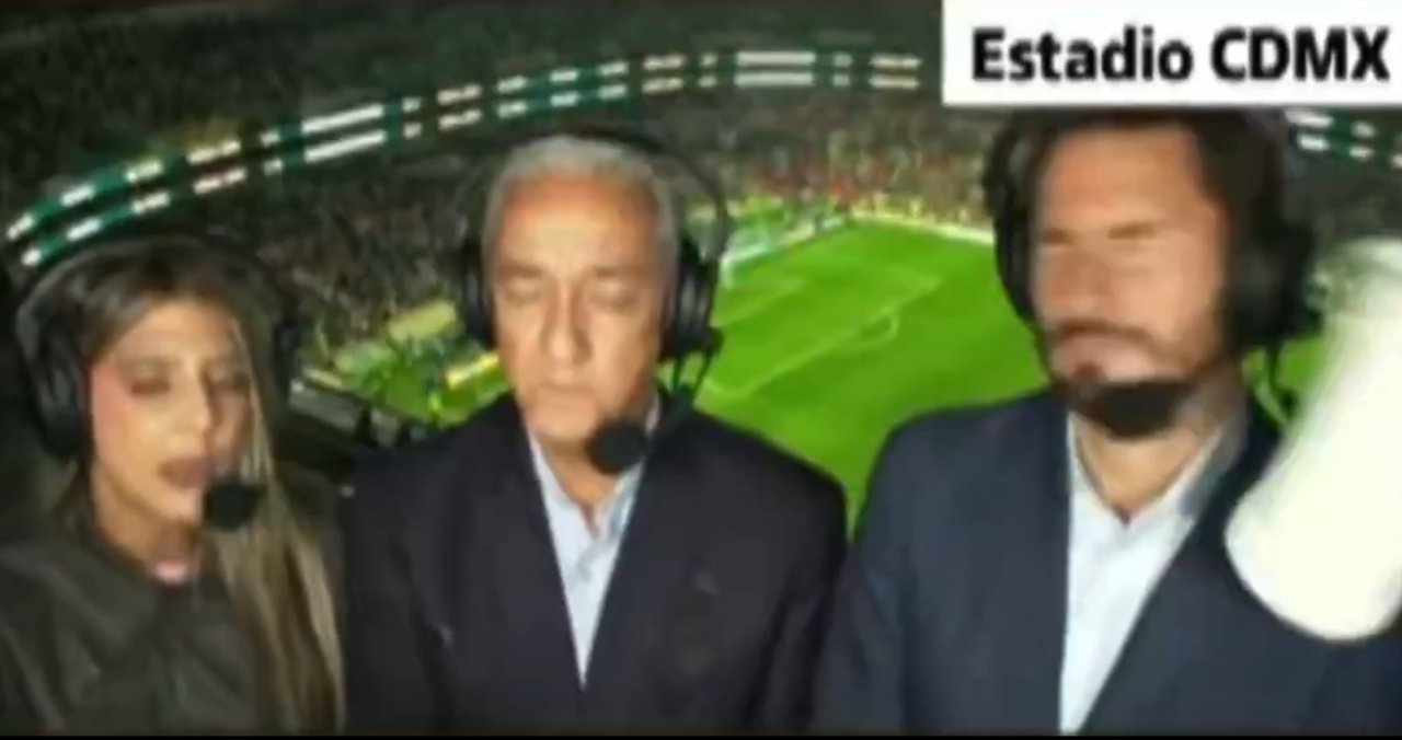 Video: el momento en que agredieron a periodistas ecuatorianos tras el triunfo de México en el Mundial thumbnail