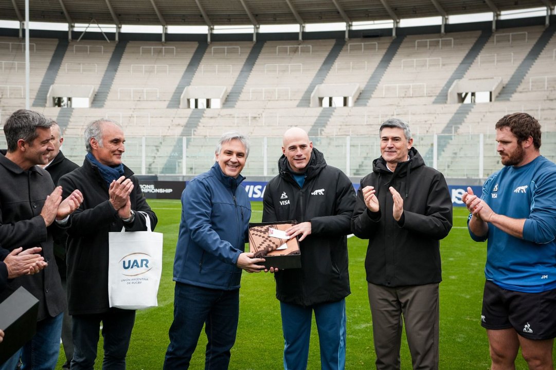Martín Llaryora visitó a Los Pumas en la previa del duelo con Escocia en el Kempes thumbnail