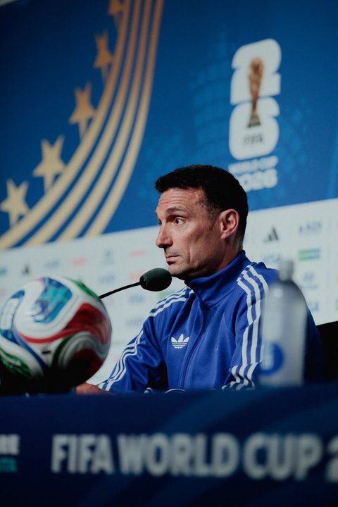 Scaloni confirmó que Messi está bien y anticipó un duelo "muy diferente" ante Egipto thumbnail