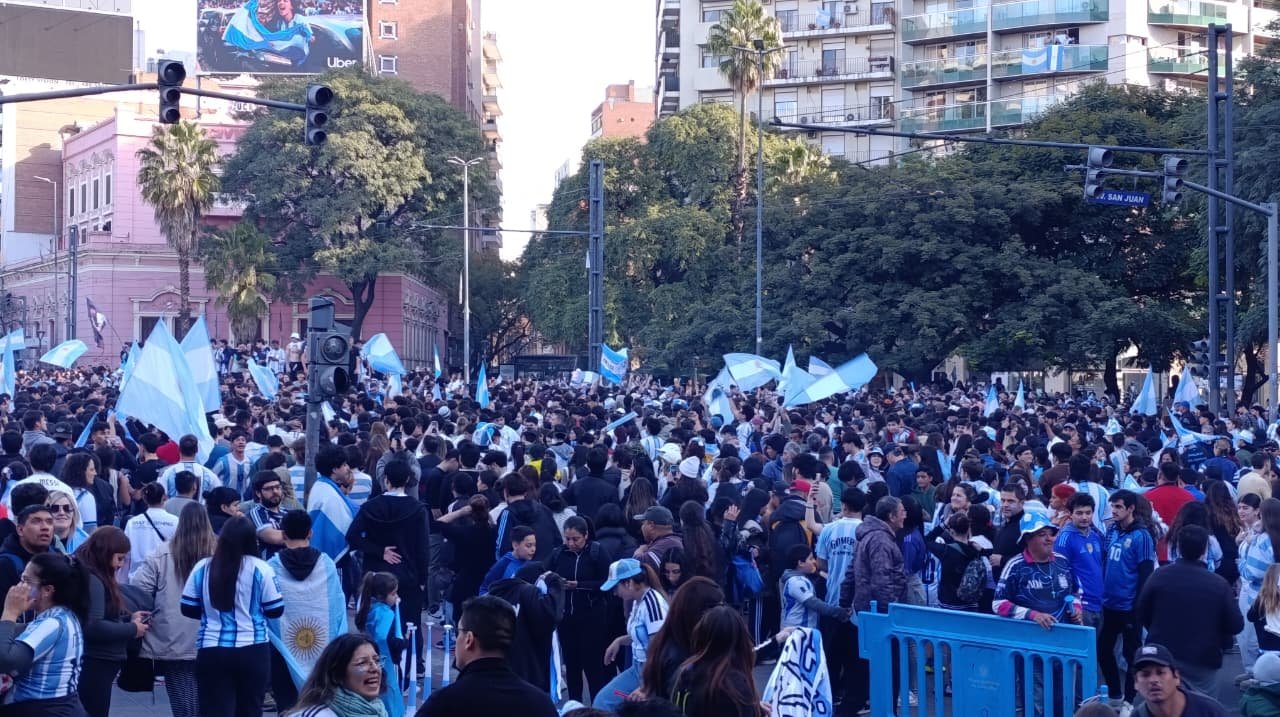 Ganó Argentina: las mejores imágenes de los festejos en el Patio Olmos thumbnail