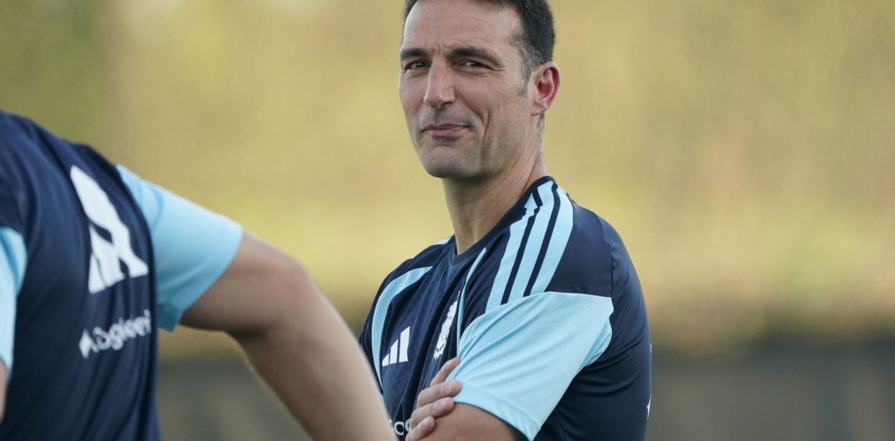 Scaloni cambia de esquema? El equipo de Argentina para la semifinal con Inglaterra thumbnail