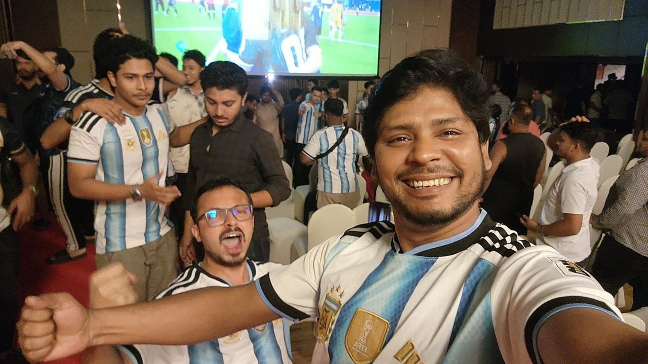 Locura total en Bangladesh: así festejaron el pase de Argentina a la final del Mundial thumbnail