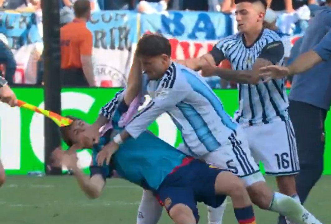 Paredes perdió la cabeza en la final: la violenta reacción ante Eric García y Gavi thumbnail