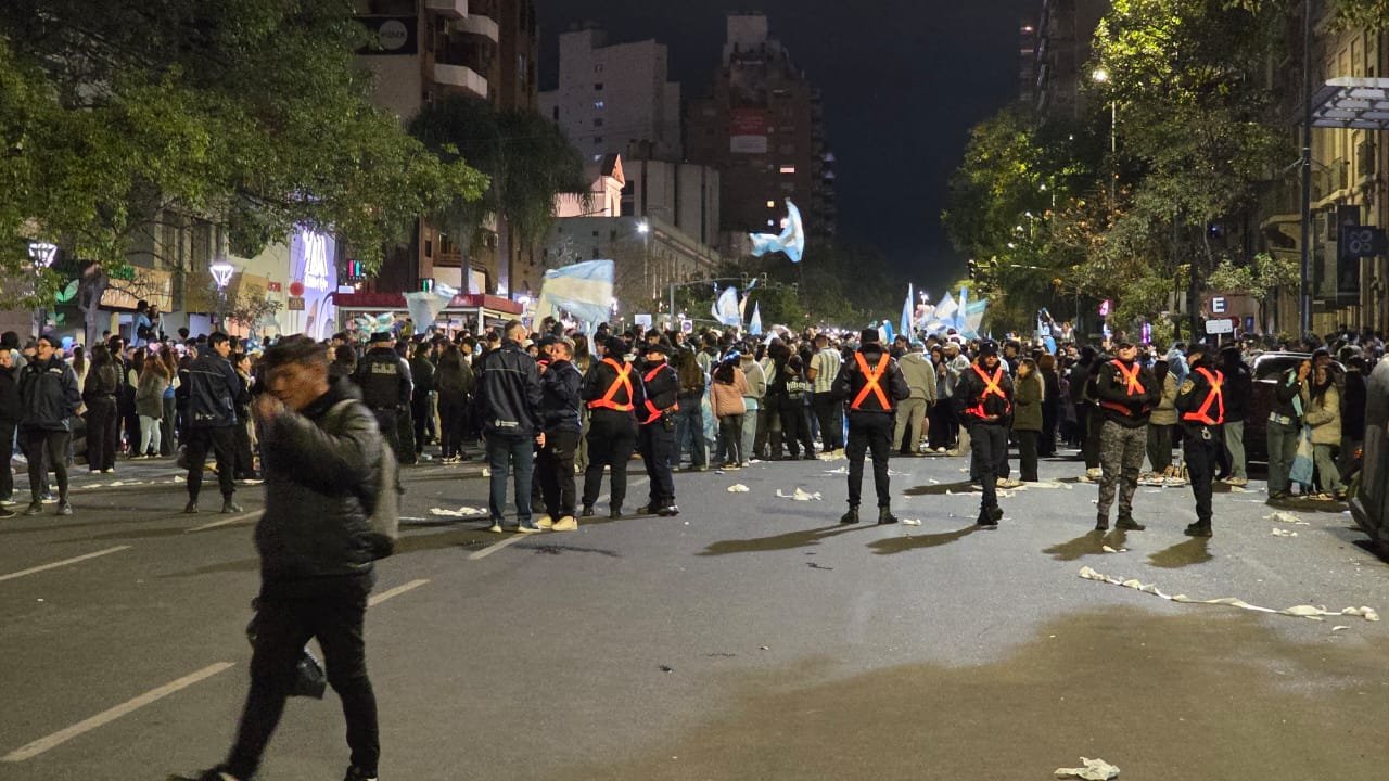 Con leves disturbios y cuatro detenidos, se despejó el centro de Córdoba: Muy tranquilo thumbnail