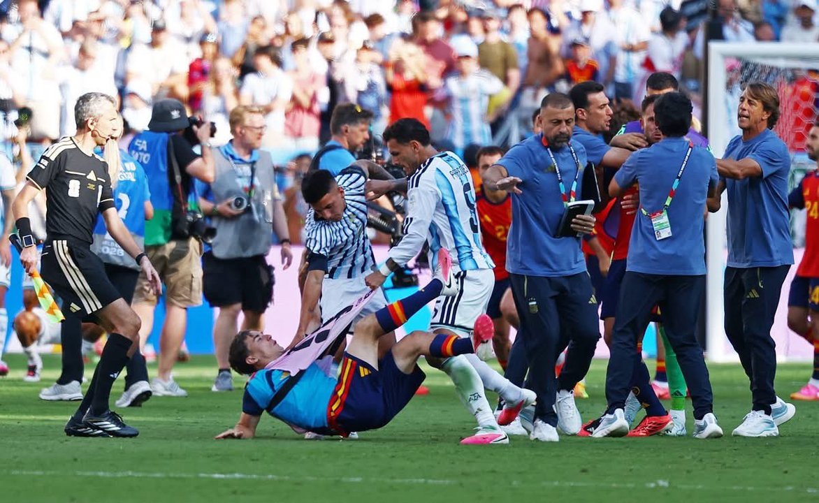Escándalo: la FIFA investigará a jugadores de la Selección tras la pelea en la final thumbnail