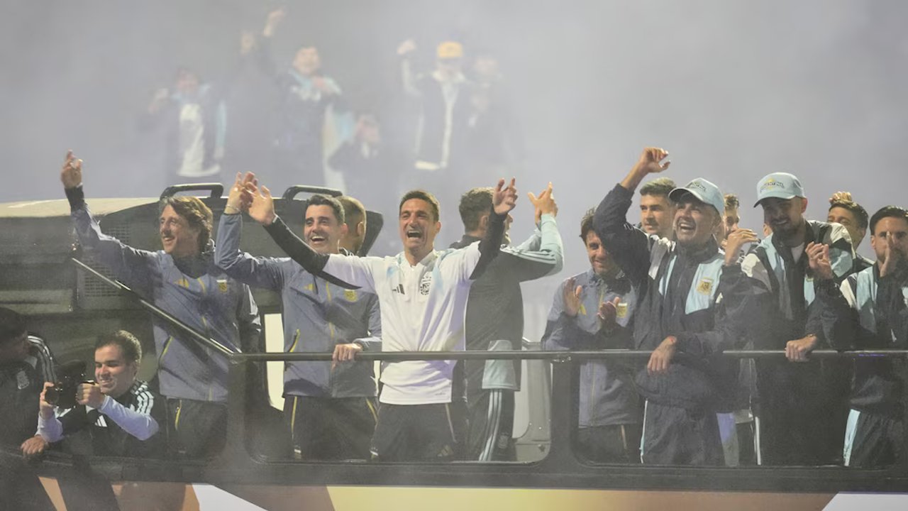 No traten de entenderlo: el emocionante video de la AFA por el recibimiento a la Selección thumbnail