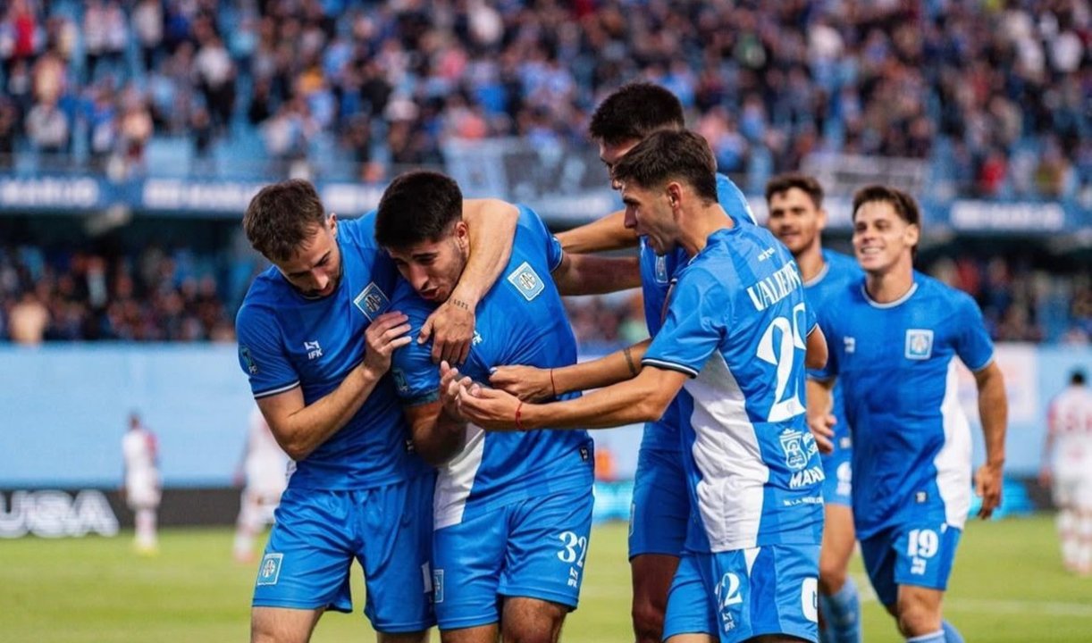 Estudiantes de Río Cuarto debuta ante Tigre con la permanencia en juego thumbnail