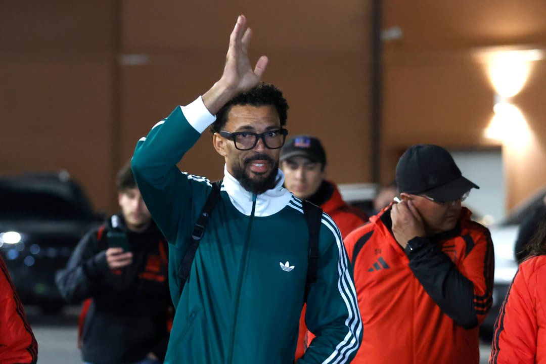 El fenómeno Vozinha llegó a Chile: así fue su recibimiento en el aeropuerto thumbnail