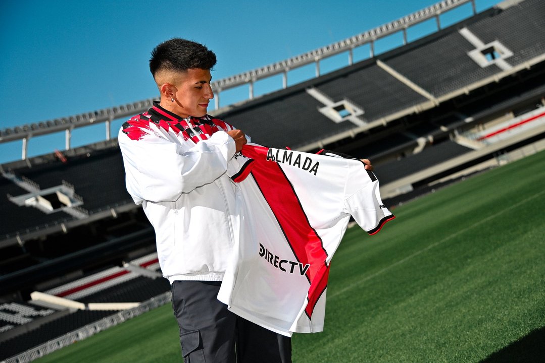 Muy millonario: River presentó oficialmente a Thiago Almada thumbnail