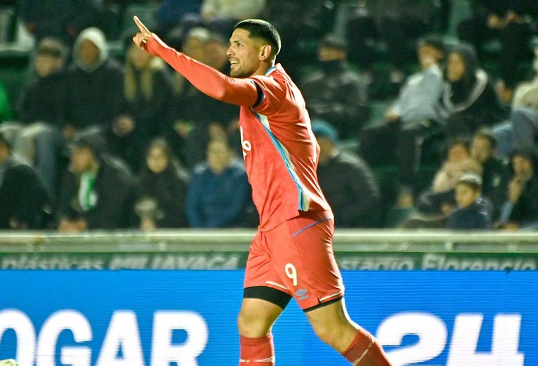 Triunfo del campeón: Belgrano derrotó 2 a 0 a Banfield en el sur de Buenos Aires thumbnail