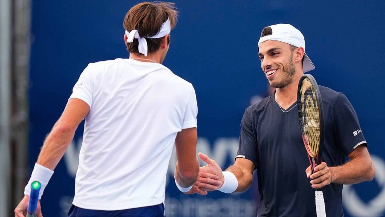Cerúndolo y Etcheverry eliminaron a los N1 del mundo y están en semifinales en Montreal thumbnail