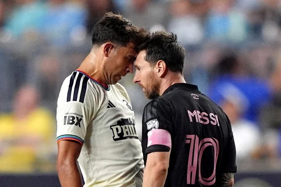 La MLS sancionó a Messi por su altercado con un rival thumbnail