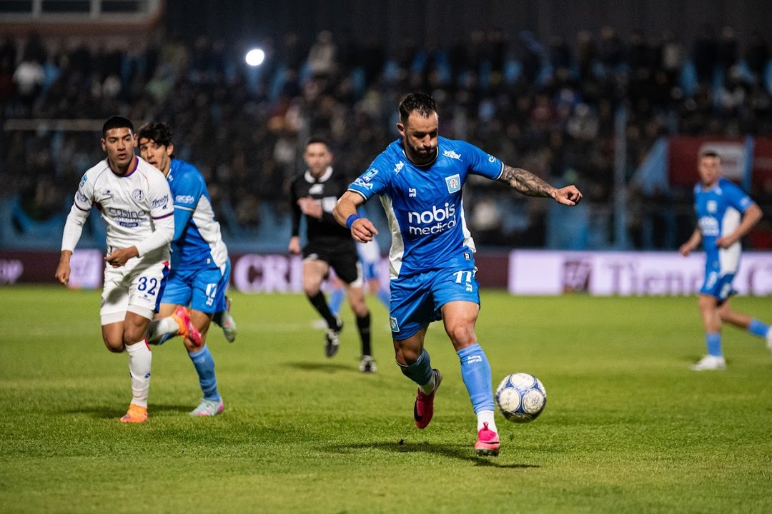 Mística recuperada y sabor a poco: Estudiantes mostró su mejor cara pero no pudo quebrar el cero ante San Lorenzo thumbnail
