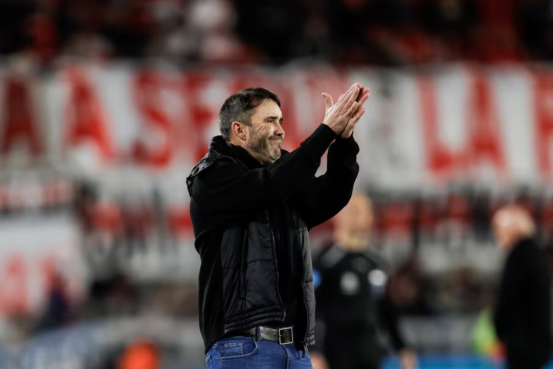 El silencio de Coudet sacude Núñez: fin del ciclo tras la eliminación ante Santa Fe? thumbnail