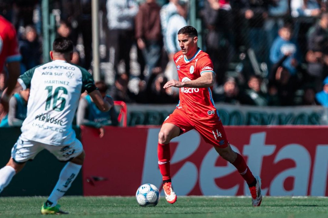 Belgrano lo buscó hasta el final y encontró el empate ante Sarmiento en la última jugada thumbnail