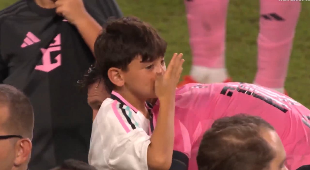 "Qué asco, pa": el divertido momento de Ciro Messi con su papá tras la final thumbnail