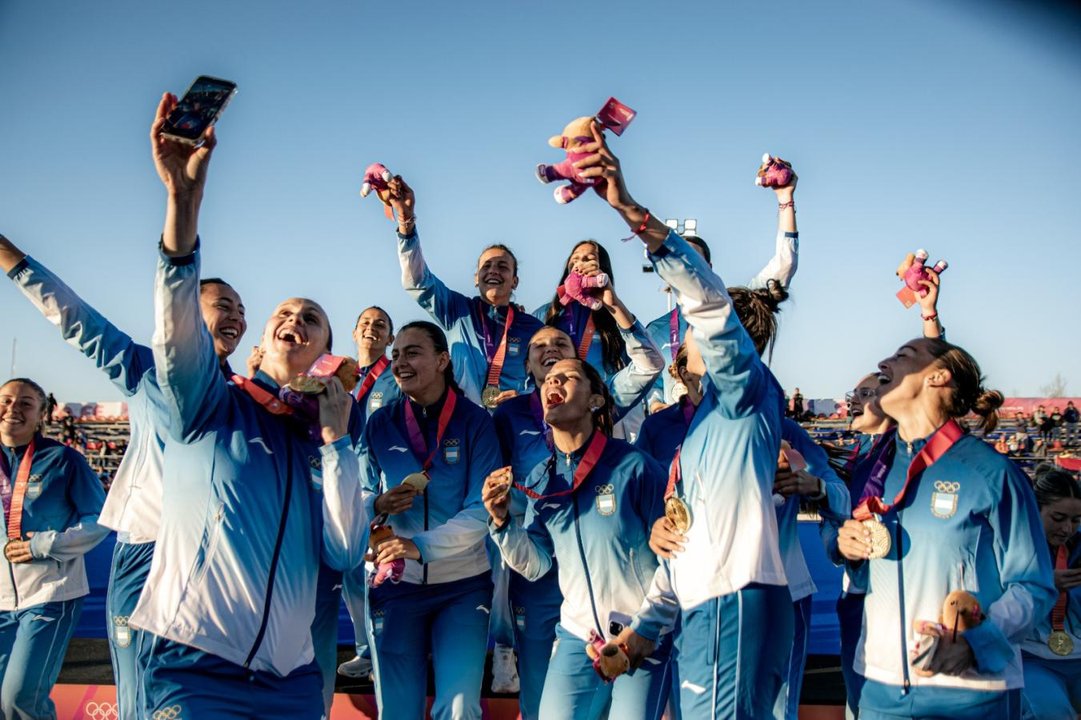 Argentina celebró en hockey y sumó nuevas medallas en una jornada dorada thumbnail
