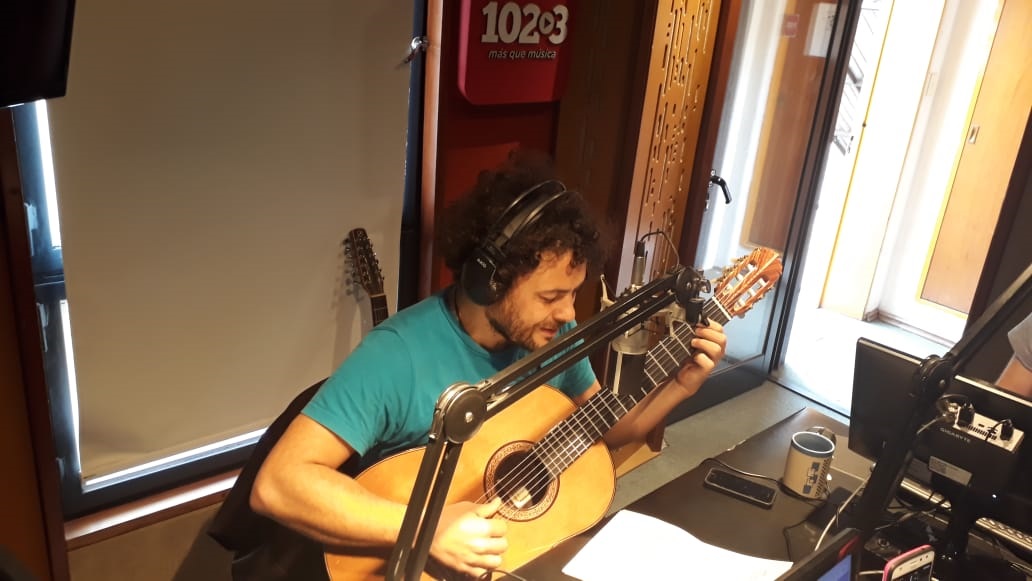 Raly Barrionuevo canta a Charly García