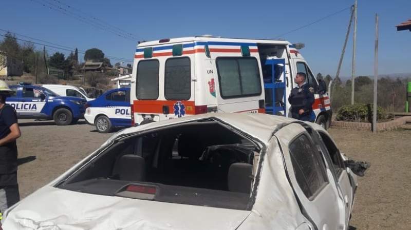 Un adolescente se llevó el auto sin permiso y volcó en San Antonio