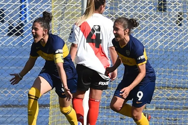 Boca goleó a River y se quedó con el primer Superclásico femenino profesional