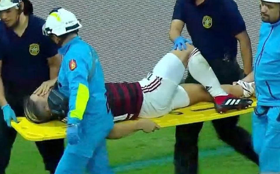 ¡Horrible lesión! Diego Ribas sufrió una impresionante fractura de tobillo