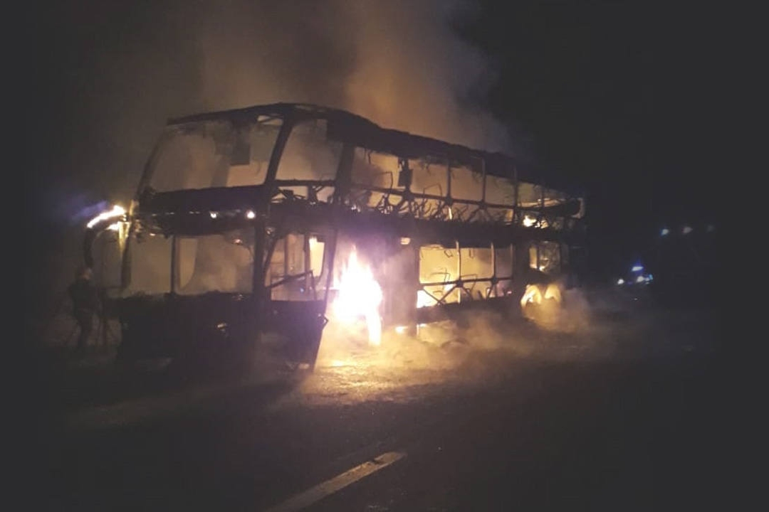 Mendoza: se incendió un ómnibus con 61 pasajeros