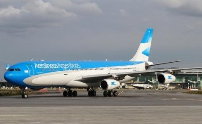 Aerolíneas despidió a 6 empleados que burlaban el sistema con dedos de silicona