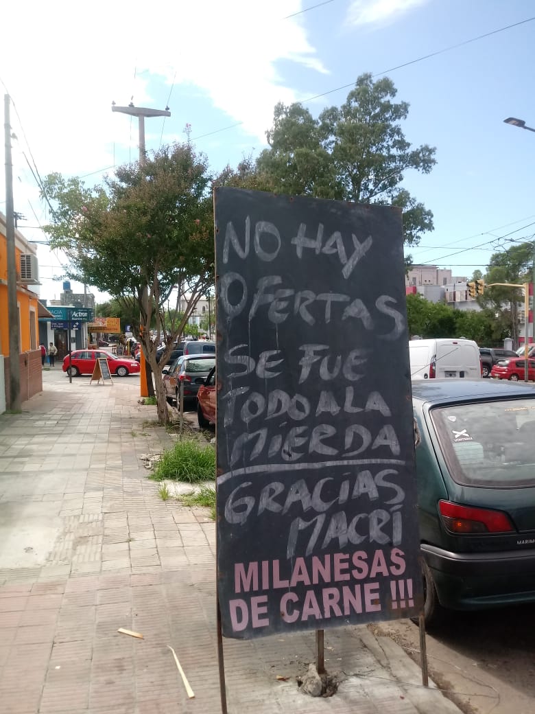 Una pollería con un cartel muy particular