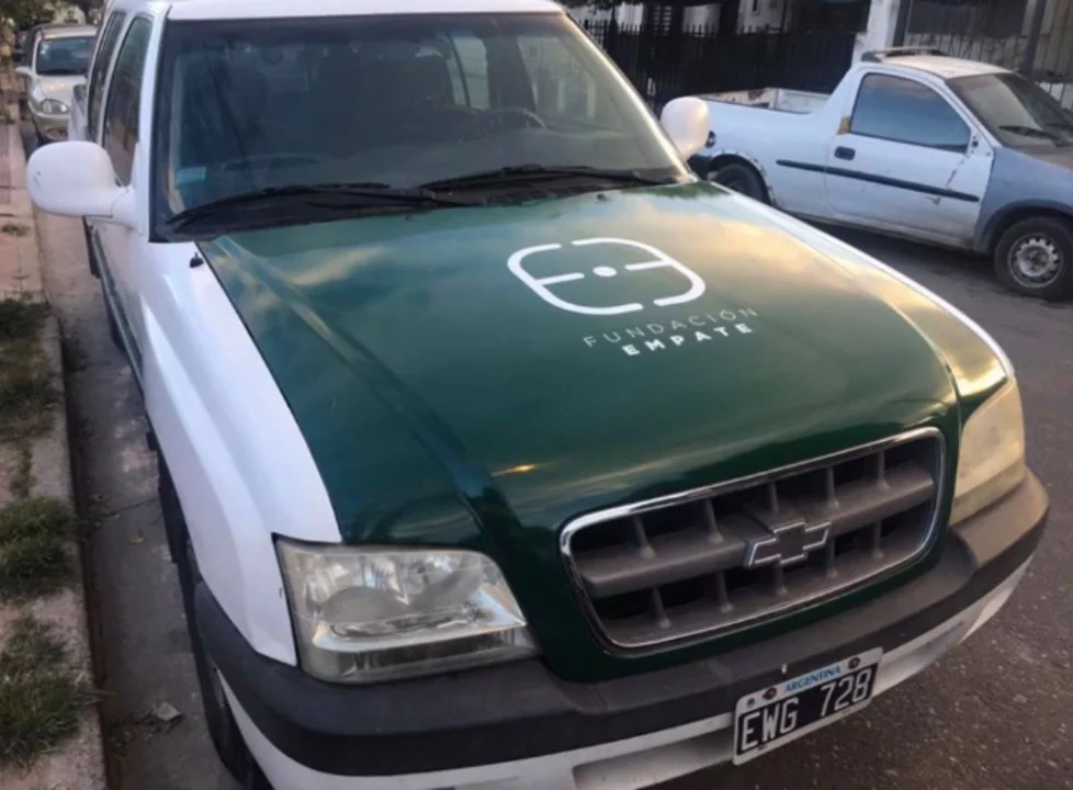 Pasea en la calle y la denuncian: por qué no dan con una camioneta robada