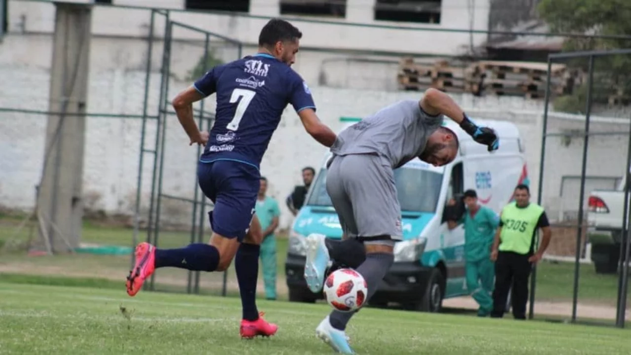 El terrible blooper de un arquero que finalizó en gol