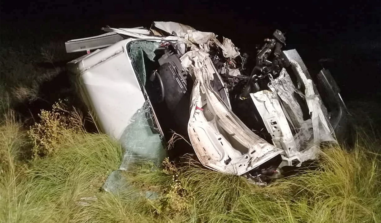 Dos hombres murieron tras el choque entre una camioneta y un furgón