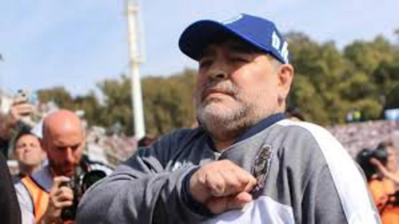 Maradona dispuesto a resignar parte de su sueldo