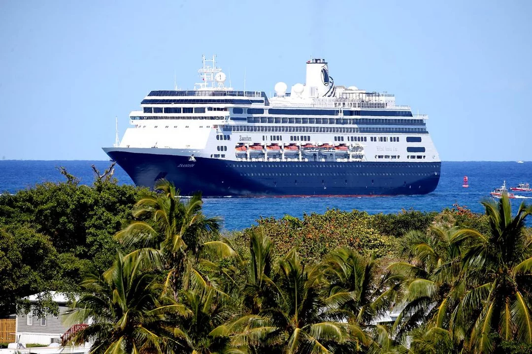 La vista del crucero Zaandam arribando a Miami (Miami Herald)
