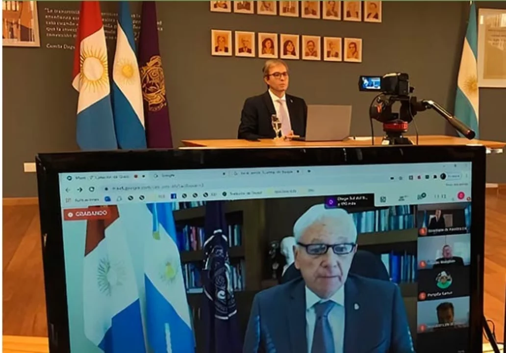 Hugo Juri en colación virtual de Ciencias Económicas