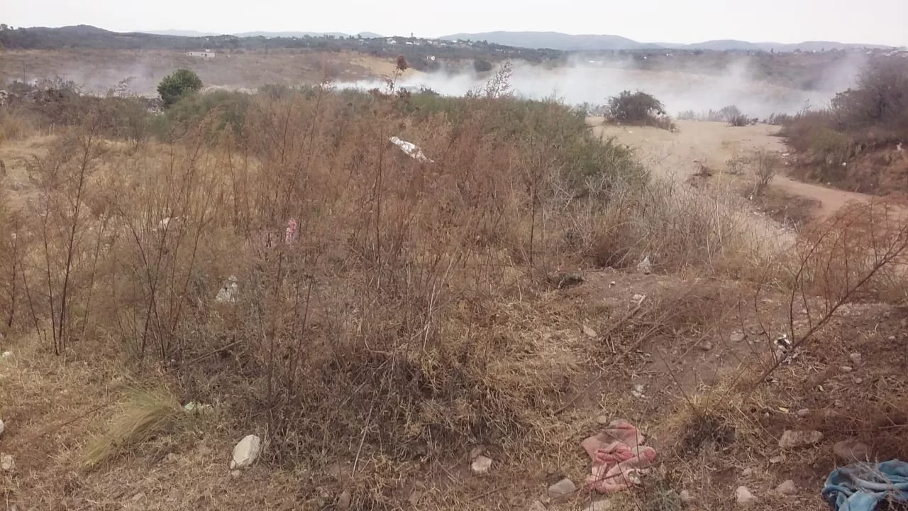 Salsipuedes: denuncian que hay un incendio en un basural desde hace 3 días