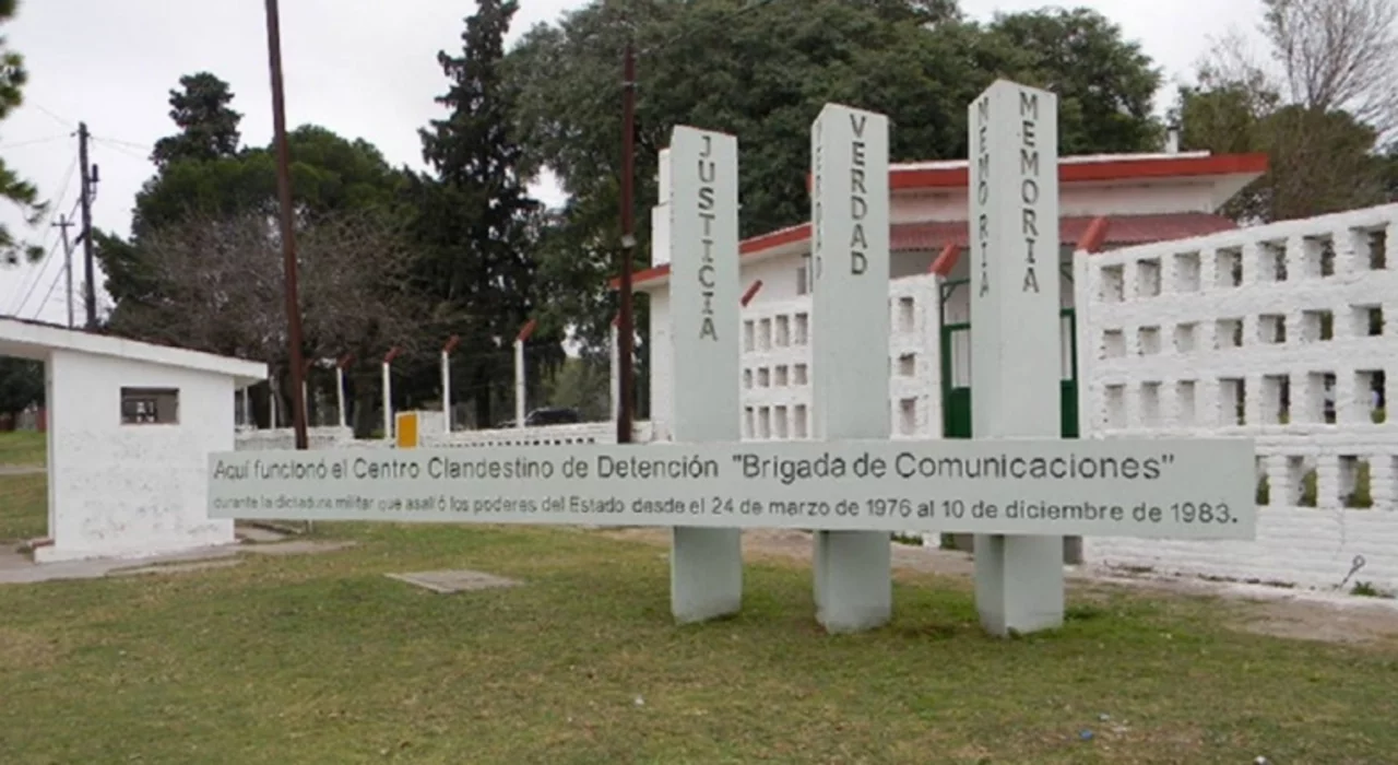 Víctima reconoció en vivo a policía que declaraba en juicio como su captor