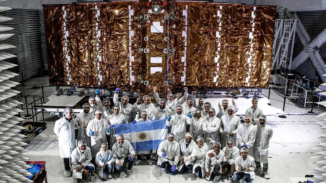 Saocom-1B: este lunes comienzan a calibrar el sistema de propulsión del satélite