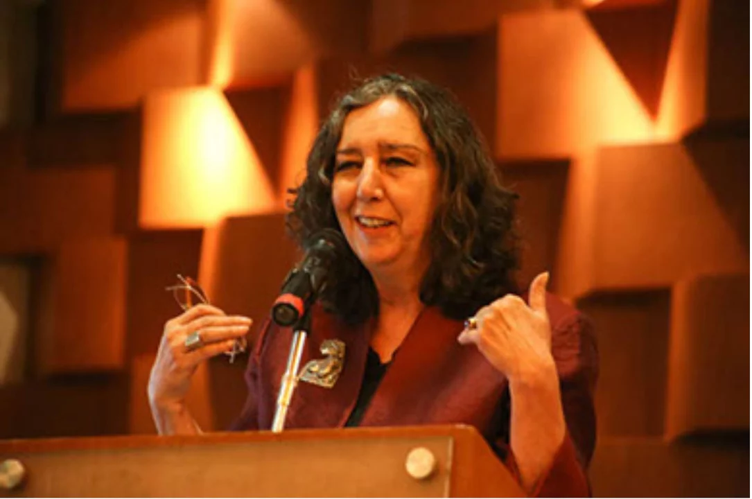 Marcela Lagarde y de los Ríos es Antropóloga feminista nacida en México. Ha fundado instituciones universitarias, colectivos y redes; es educadora e investigadora en epistemología feminista, derechos humanos de las mujeres y las niñas.