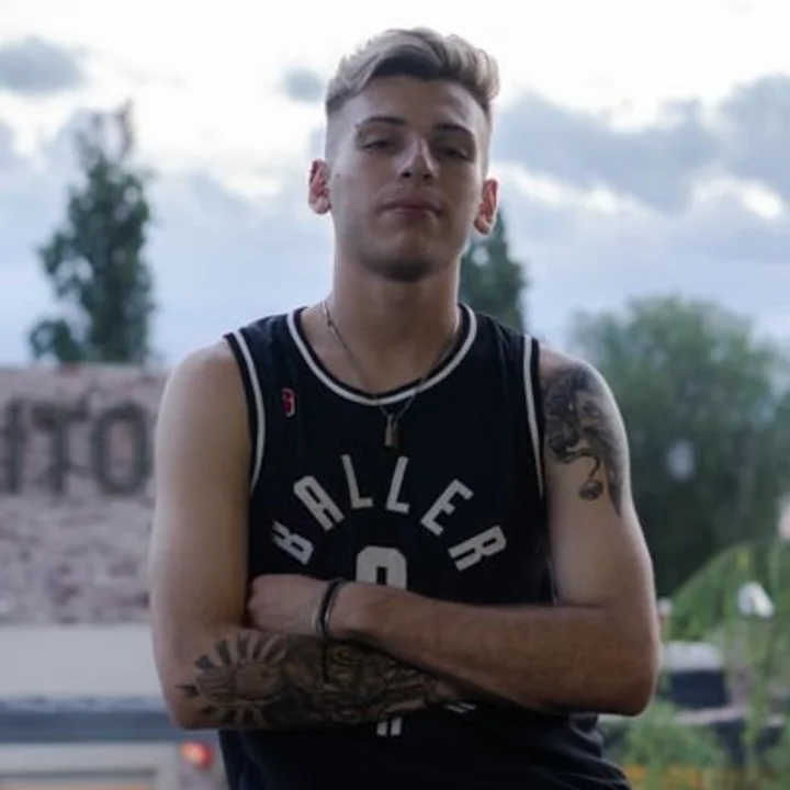 Sub, freestyler mendocino canta al vino  con la Mona Jiménez