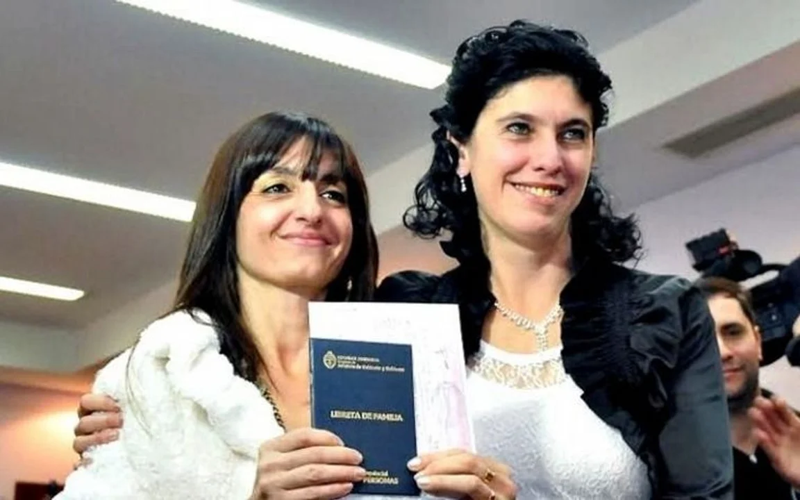 Verónica Dessio (izquierda) y Carolina Pérez. Foto: diariohoy.net