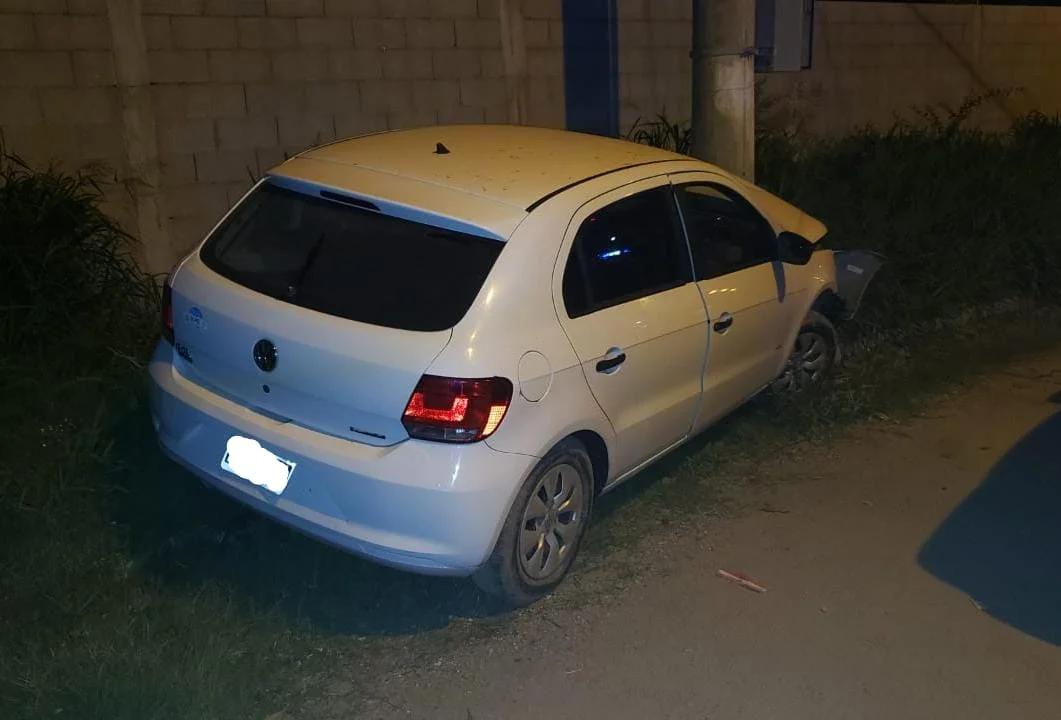 Así quedó el auto luego de chocar contra el poste (Fuente: Policía de Córdoba)