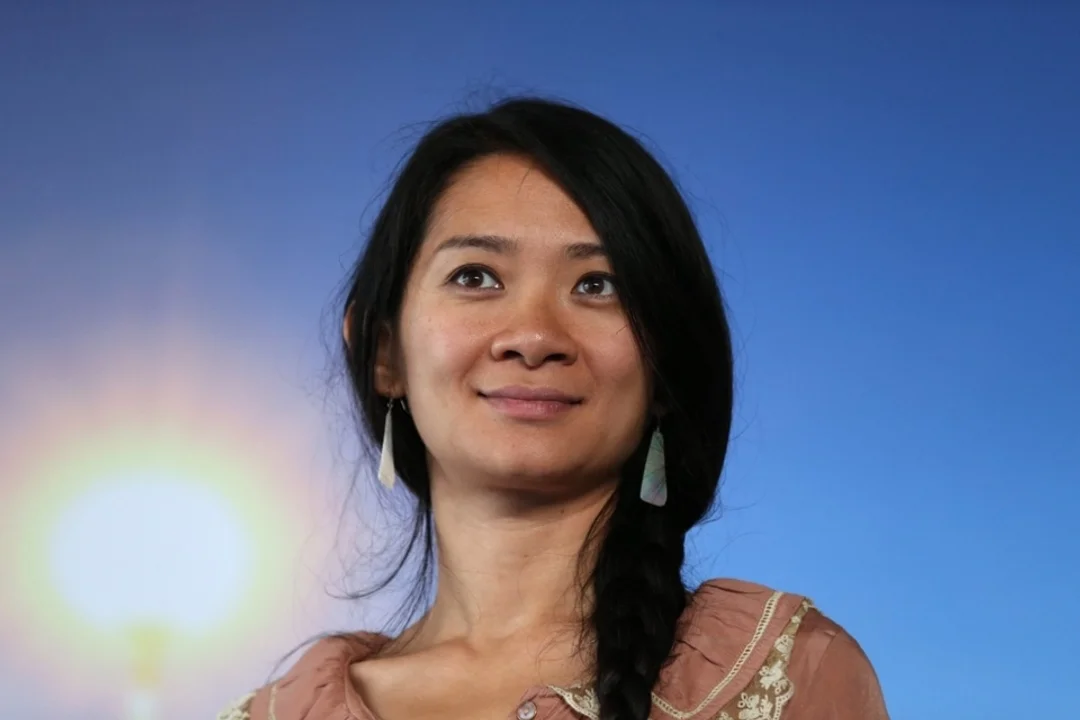 Mejor Directora, Chloé Zhao, por Nomaland. Segunda en la historia