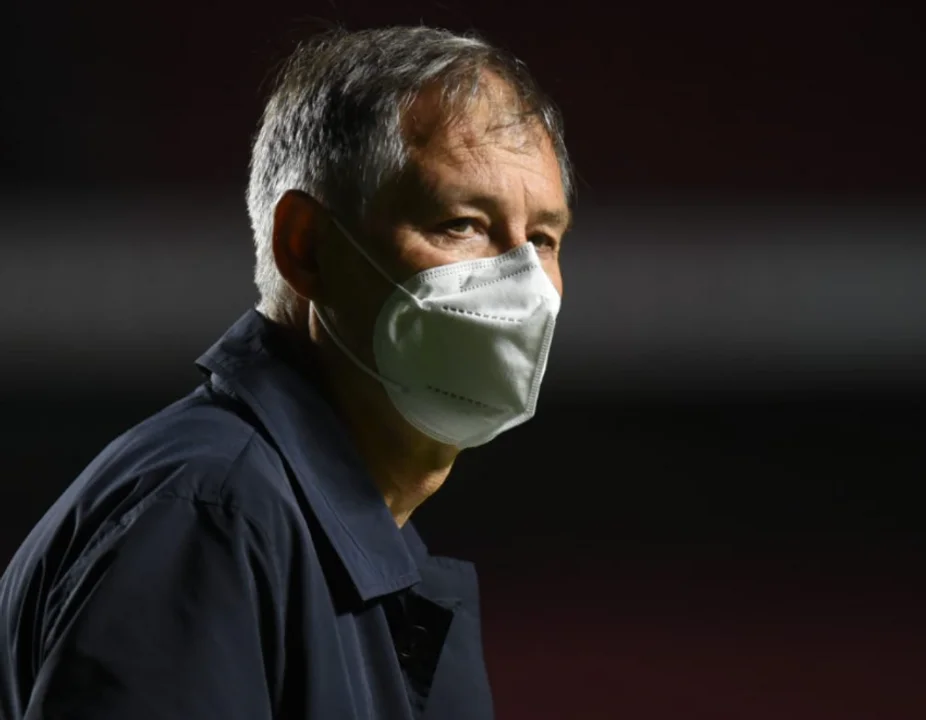 A un día del partido con Boca por Libertadores, Holan renunció como DT de Santos