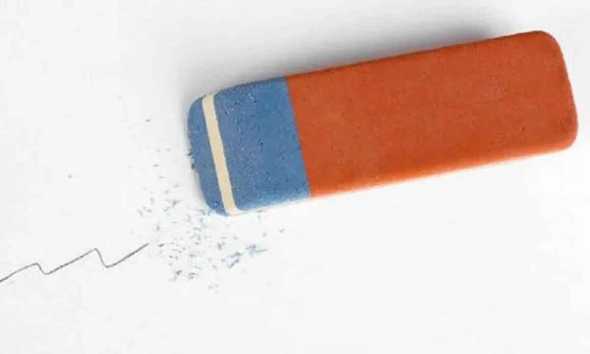 La eterna duda: ¿para qué sirve la parte azul de la goma de borrar?