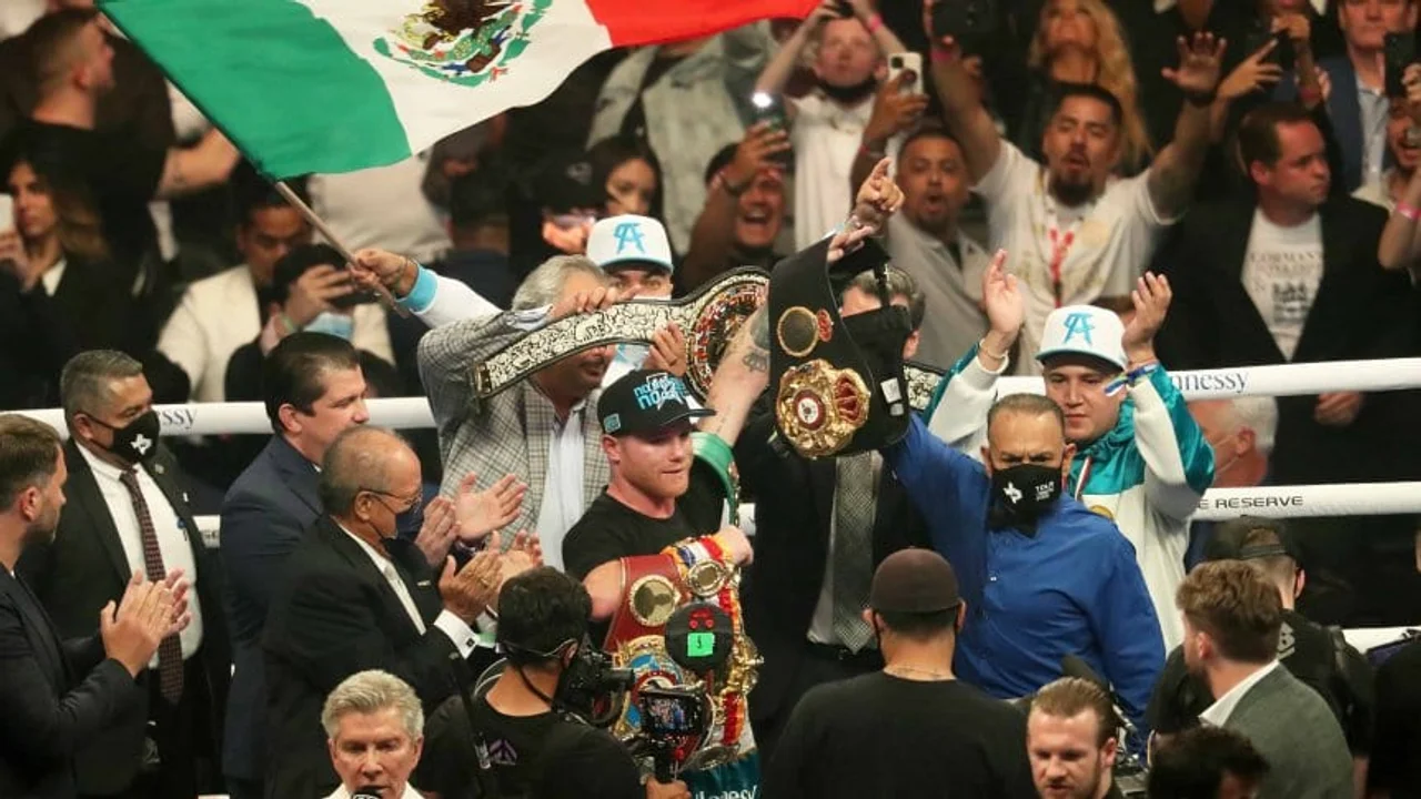 Canelo Álvarez derrotó a Billy Joe Saunders